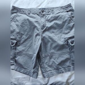 AEROPOSTALE Men's Gray Cargo Shorts. Size 40" 9" Inseam